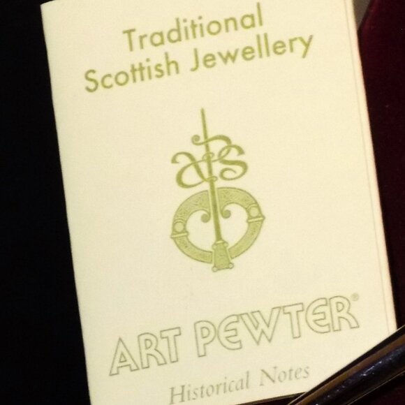 New Art Pewter Silver Ltd Authentic Scottish Claidhmhor Kilt Pin Box & COA - Picture 4 of 7